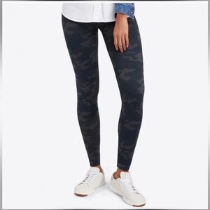 NWOT SPANX Look at me Now Seamless Gray Camo High-Waisted Leggings Size Large